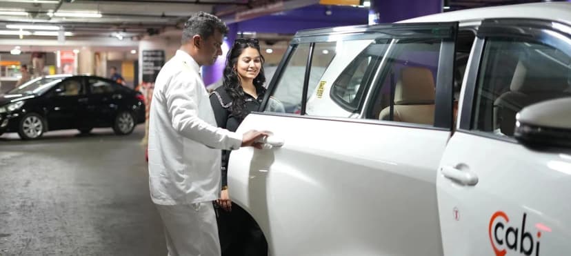 Professional taxi driver providing safe cab service in Nagpur